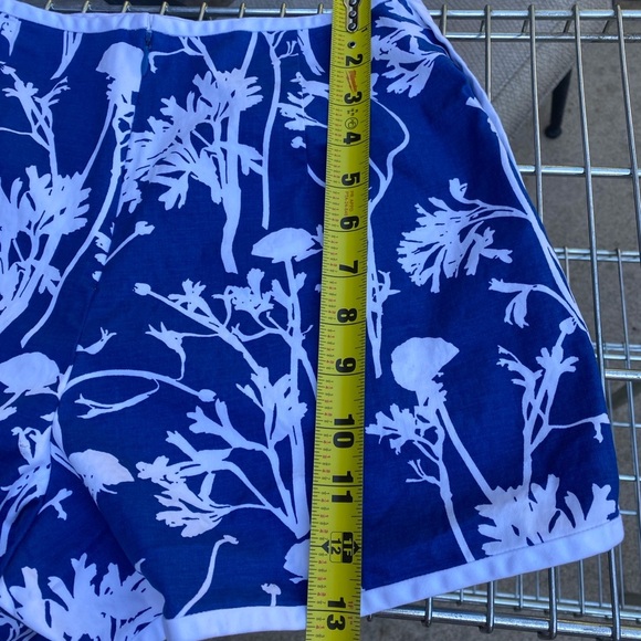 KATE SPADE SATURDAY Blue and White Floral Print Shorts Size 2 - Picture 5 of 7